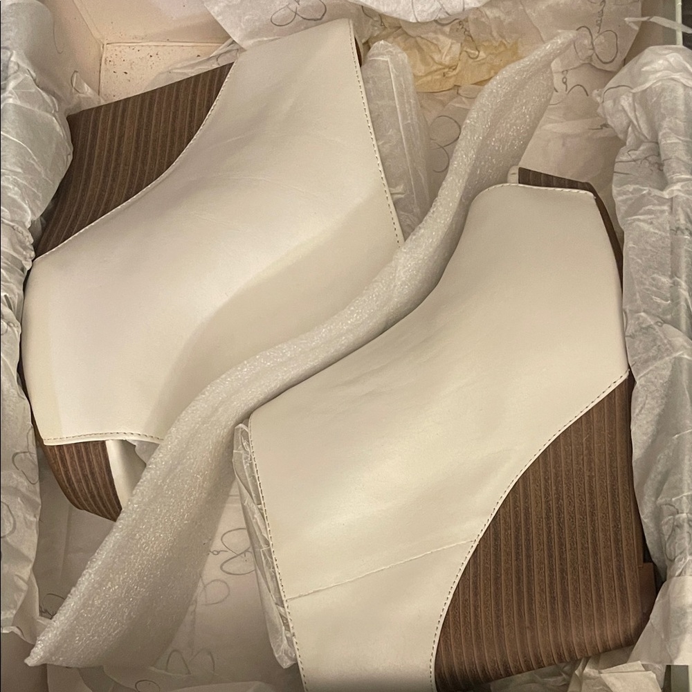 Jessica Simpson White and Brown Heeled Boots